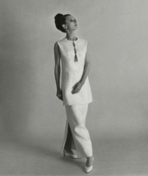 Audrey Hepburn in Givenchy tunic and skirt 1964.JPG